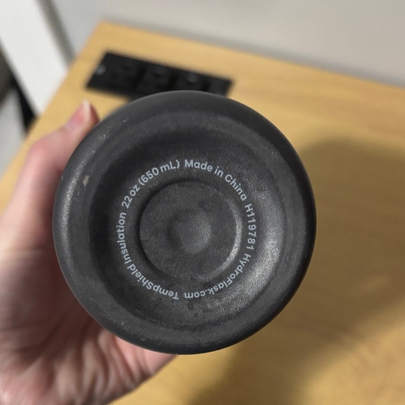 Hydro Flask 22oz Insulated Dark Grey Tumbler - Picture 4 of 7